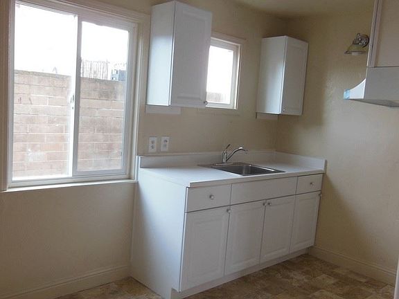 4th image of 430 Chestnut St APT F