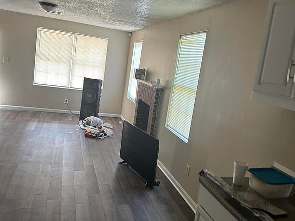 4th image of 873 Fort Hill St