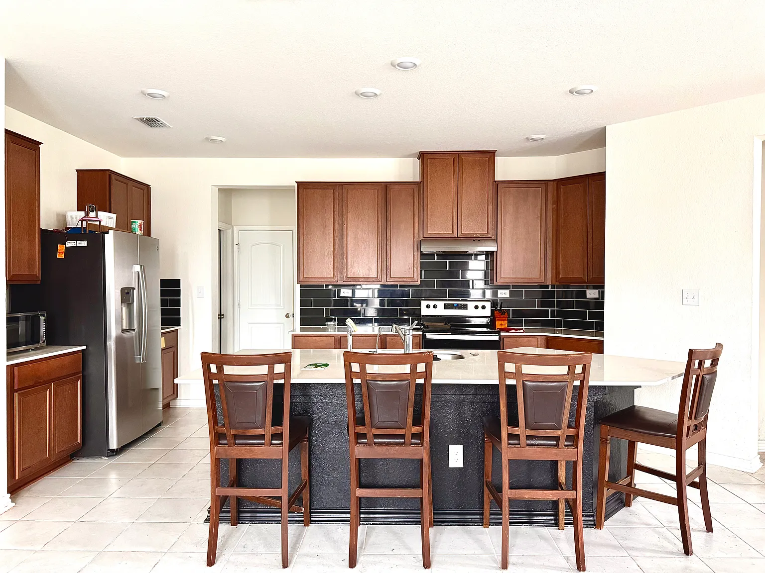 5 bed, 3.5 bath, 2984 sqft, $650 — Photo 3