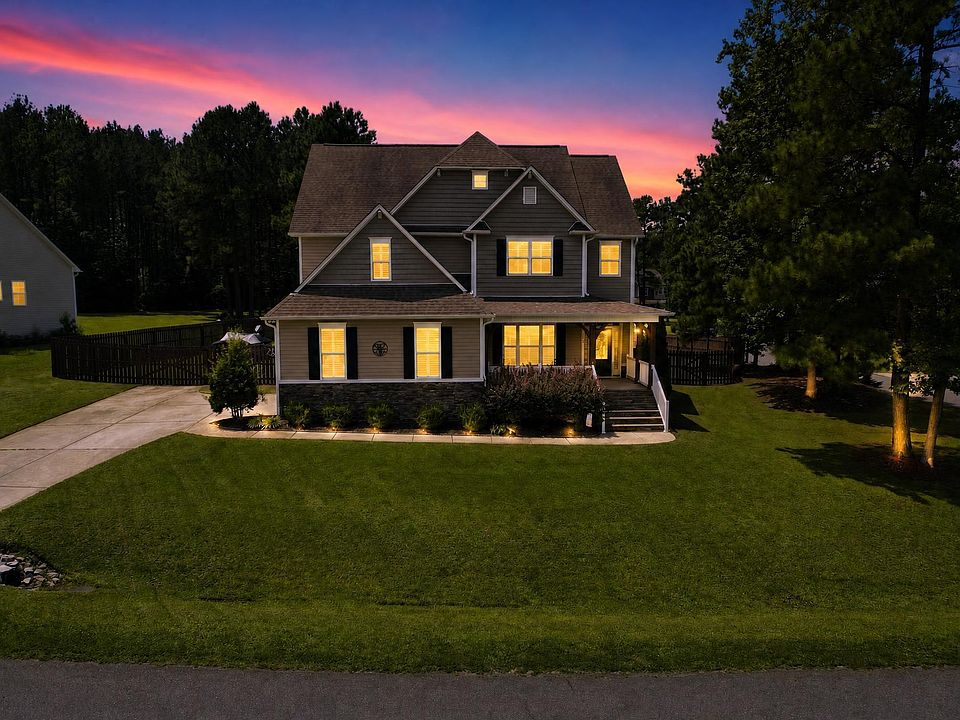 1st image of 626 Bridgeport Cir