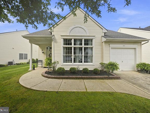 3rd image of 207 Wagon Wheel Ln