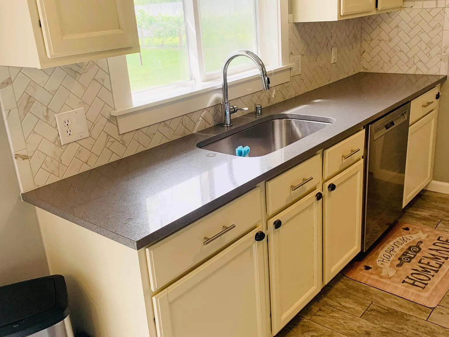 3 bed, 1144 sqft, $2,100 — Photo 3