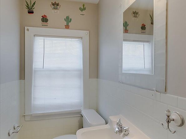 lexington-kentucky-2093667214 picture