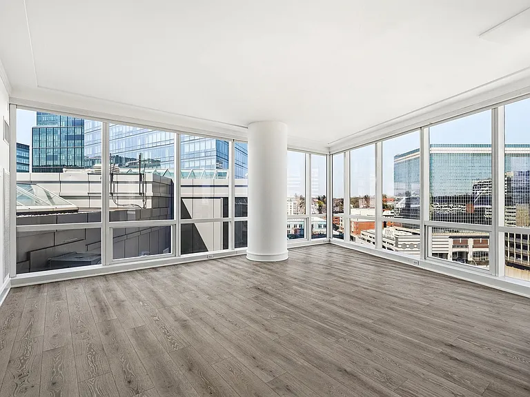 1 Renaissance Sq #11G — Photo 4