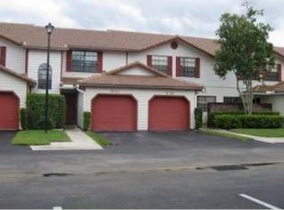 9169 Vineyard Lake Dr, Plantation, FL 33324
