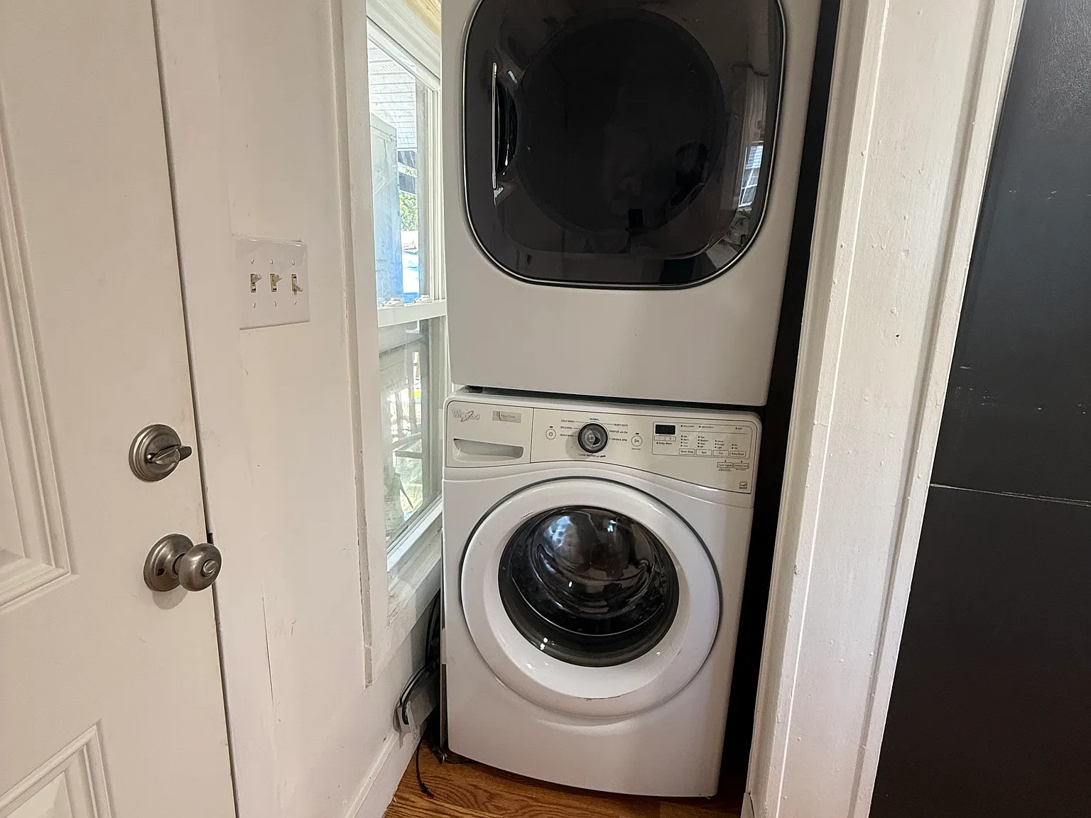 2 bed, 900 sqft, $2,000 — Photo 2