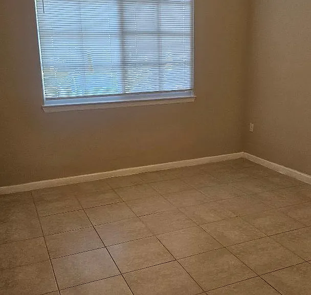 1111 Myrtlewood Cir E — Photo 10