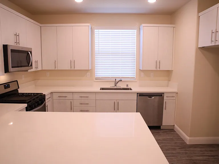 10821 Portico Cir — Photo 6