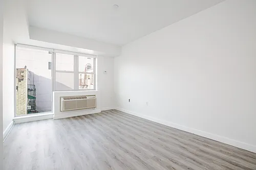 387 Manhattan Ave #2D Photo 1