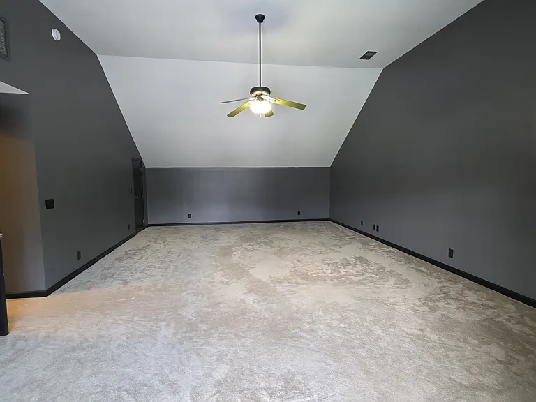1186 Castlewood Dr — Photo 24