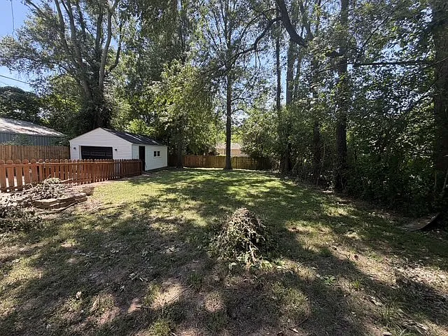 3 bed, 1040 sqft, $1,650 — Photo 3