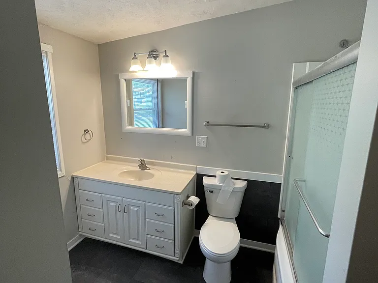 235 W Rio Rd — Photo 8