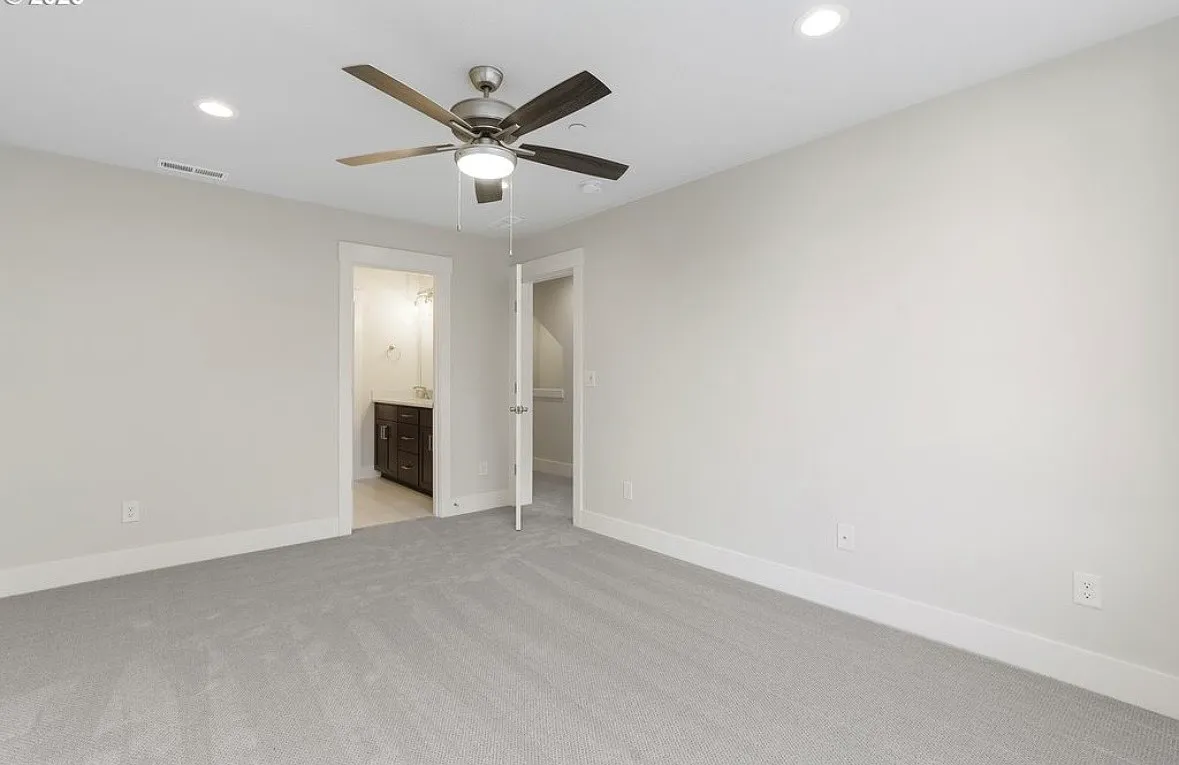 3 bed, 2.5 bath, 1966 sqft, $3,395 — Photo 3