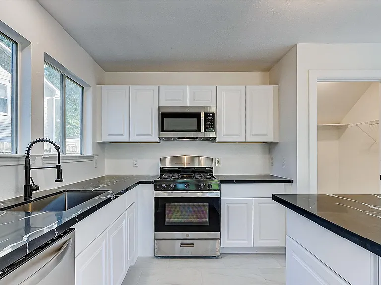 21892 Silver Oak Ct — Photo 17
