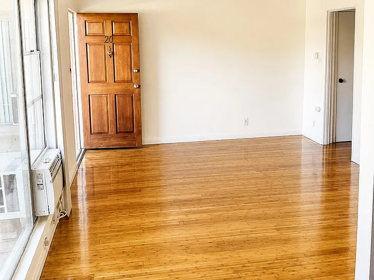 1427 N Gardner St #19 — Photo 6