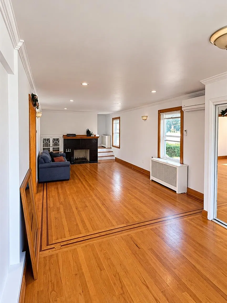 3 bed, 2.0 bath, 1250 sqft, $4,200 — Photo 2