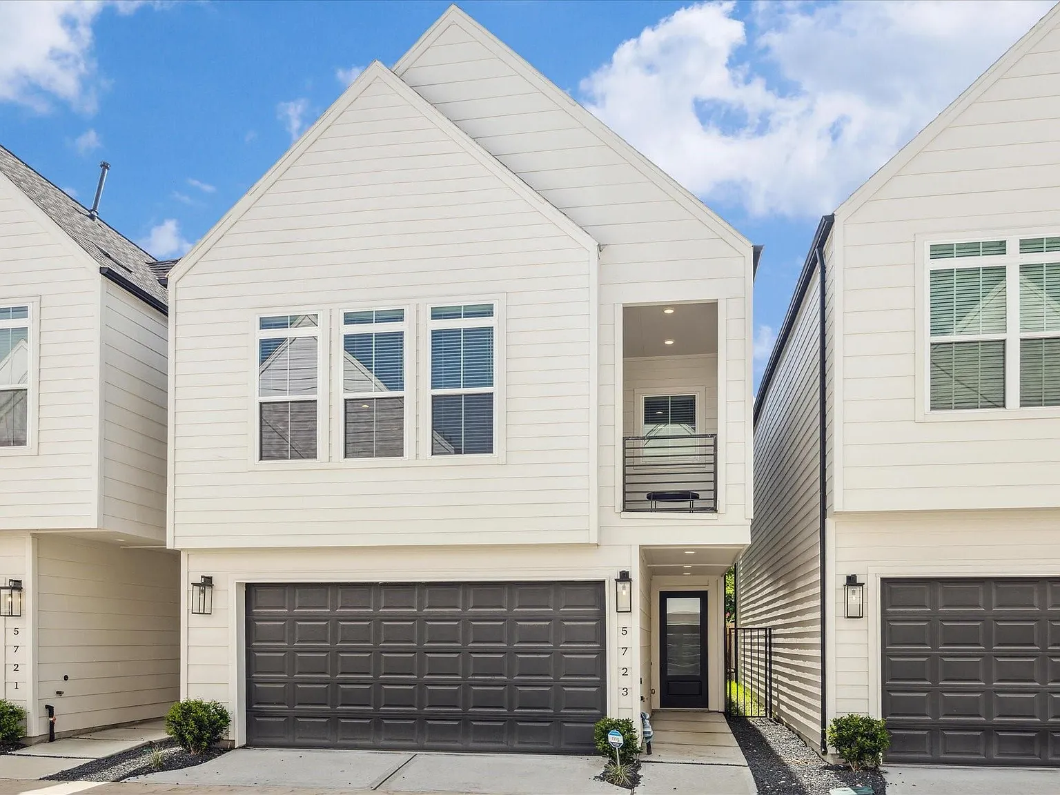 3 bed, 2.5 bath, 1757 sqft, $2,700 — Photo 1