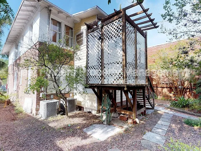 2044 Forbes St — Photo 32