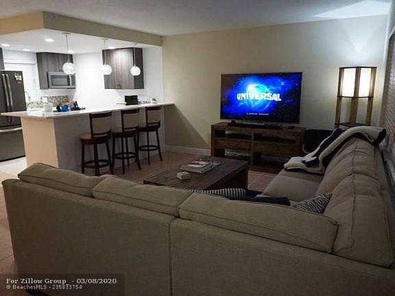 4th image of 2424 NE 9th St APT 104