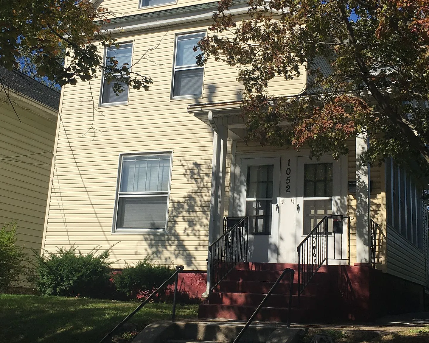 1052 W 4th St — Photo 1