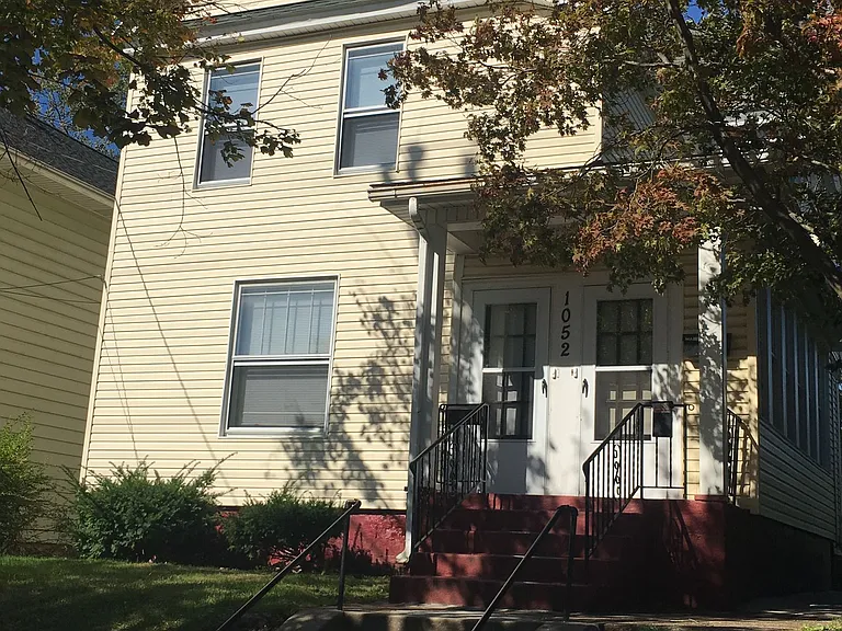 1052 W 4th St — Photo 1