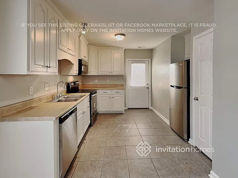 101 Blackthorne Ct — Photo 8