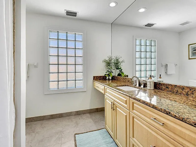 3567 Commodore Cir — Photo 24