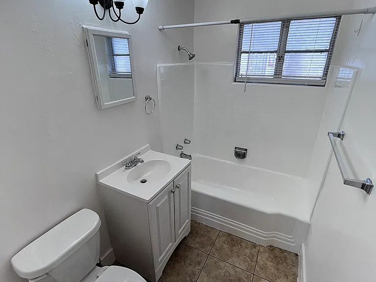 15 N Longfellow Ave #A — Photo 9