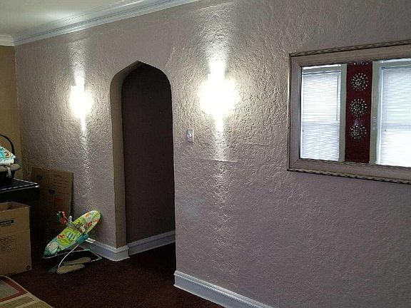 4th image of 10718 S Avenue C #1