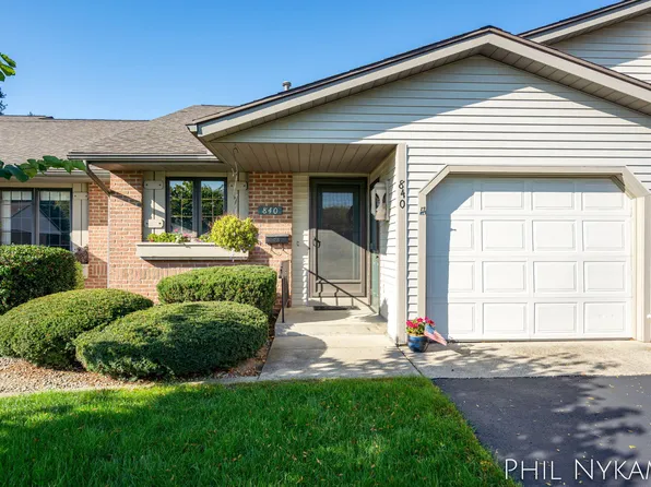 840 Harvest Dr, Holland, MI 49423