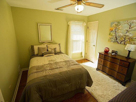 2nd bedroom