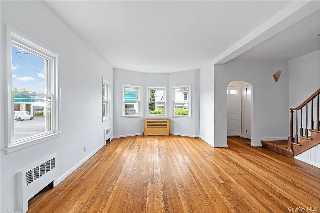 3 bed, 1.5 bath, 1582 sqft, $3,495 — Photo 2