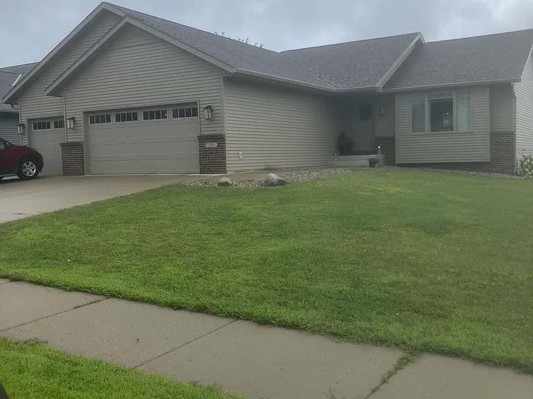 301 Grovebrook Ct — Photo 2