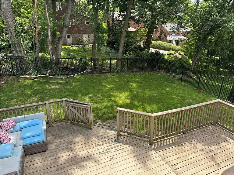 633 Crystal Dr — Photo 32