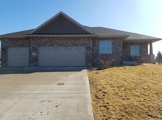 5041 Southfork Ln, Waterloo, IA 50701
