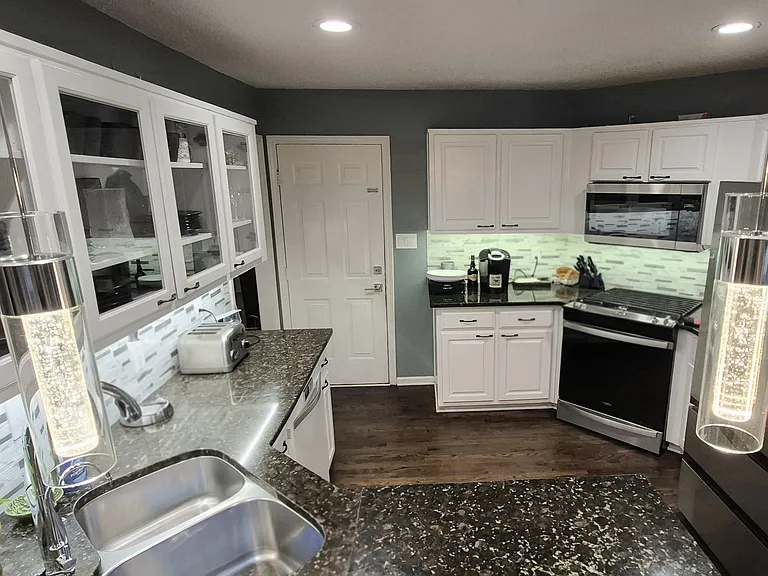 4132 Huntcliff Dr — Photo 5
