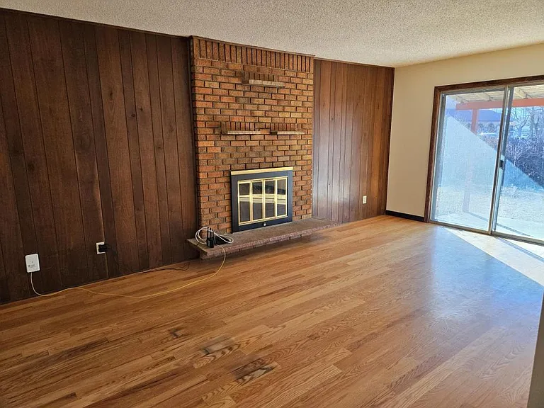 2425 Emery St — Photo 7