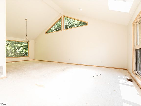 3rd image of 245 Jackson Dr