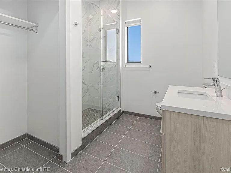7410 Kercheval St #212 — Photo 13