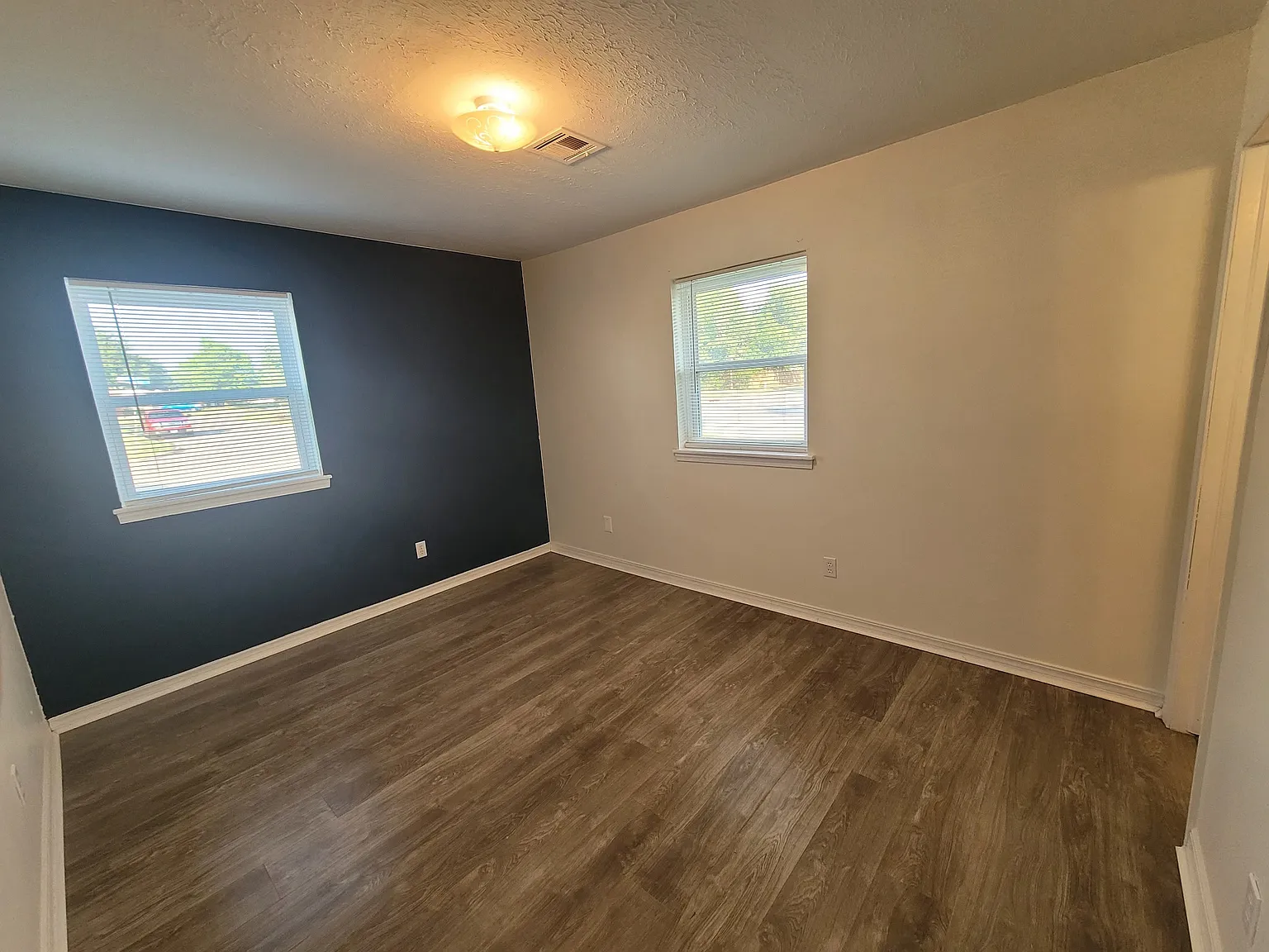 3 bed, 1073 sqft, $550 — Photo 1