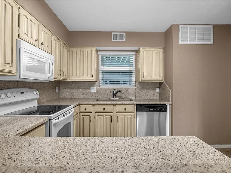 4747 Nasa Pkwy #206 — Photo 15