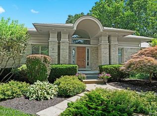 4160 Rolling Pines Ct, Commerce Township, MI