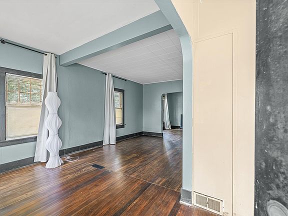 5th image of 801 E Sangamon Ave