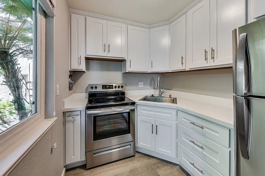 Fully Renovated Studio with Alcove Perfect for Home Office! — Photo 1