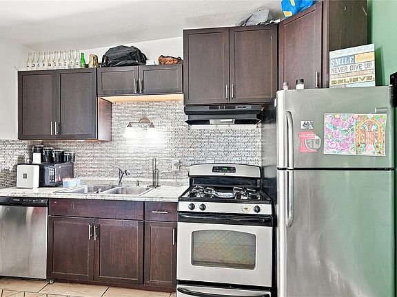 5th image of 965 Brentwood Street #965, 967, 969, 971