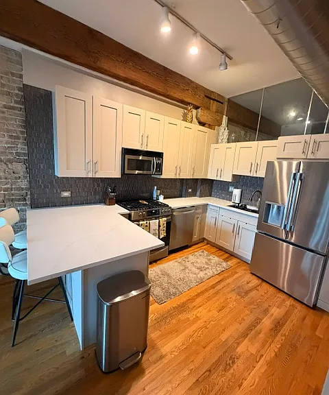 1344 W Madison St #302 — Photo 28
