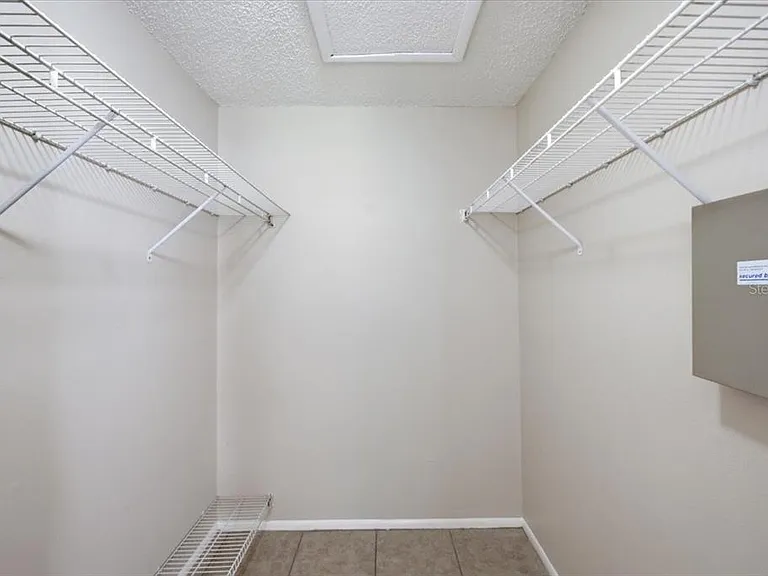 1901 Castle Bay Ct — Photo 21