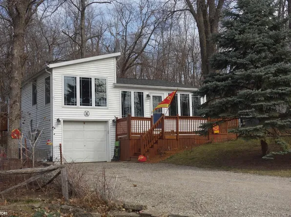 6183 NE Lakeshore Dr, Brooklyn, IA 52211