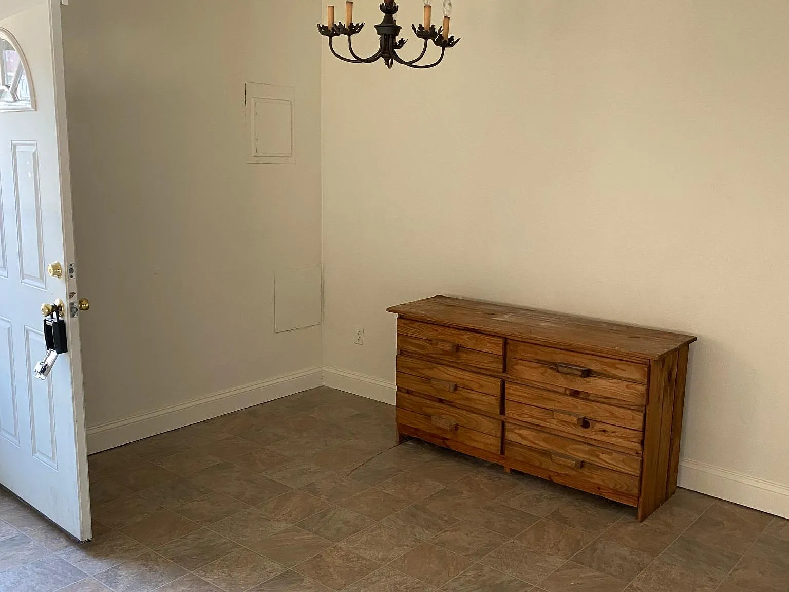 3 bed, 1000 sqft, $1,050 — Photo 4