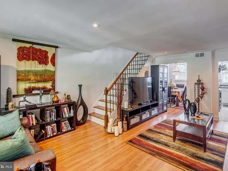 1100A E Sharpnack St — Photo 4